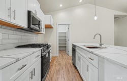 790 S 3rd W B St, Mountain Home, ID 83647