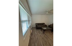 118 Salisbury E, West Palm Beach, FL 33417