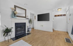 4 Rowells Ct, Amesbury, MA 01913