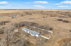 33 Main St N, Des Lacs, ND 58733