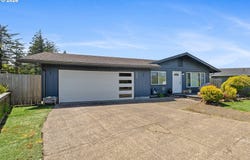 4005 FILBERT St, Tillamook, OR 97141
