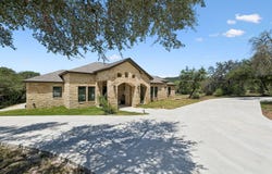 879 LATIGO BLVD, Pipe Creek, TX 78063