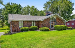 1050 E Camorene Street, Springfield, MO 65803