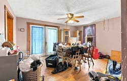 318 W State Street, IA 52322