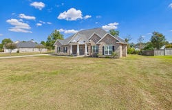 207 Yale Circle, Bonaire, GA 31005