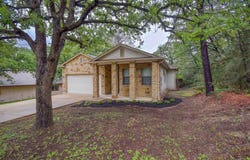 105 S Kaupo Dr, Bastrop, TX 78602