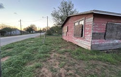 111 SW LANE ST, Cotulla, TX 78014