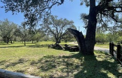 574 County Road 660, Devine, TX 78016