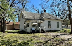 111 W 7th Street, Pleasanton, KS 66075
