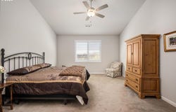 390 S 8TH St, Carlton, OR 97111