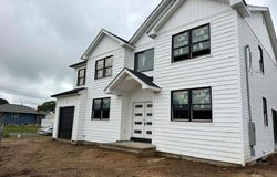 63 Vandewater Street, Farmingdale, NY 11735