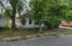 666 N Avenue B, Canton, IL 61520