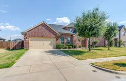 124 Lone Oak Drive, Crowley, TX 76036