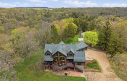 18134 Paradise Valley Road, Durango, IA 52039