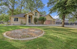 704 E St Andrews, Dakota Dunes, SD 57049