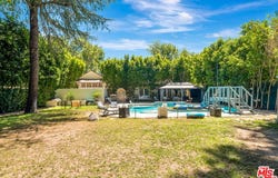 5923 N Corbin Ave, Tarzana, CA 91356