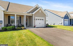 18 PRESTWICK Lane, WILLIAMSTOWN, NJ 08094