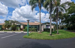460 Lakeview Dr, Weston, FL 33326