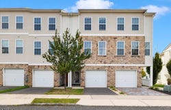 16 Paulina Pl, Franklin Twp., NJ 08873-3781