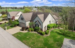 118 BERKSHIRE DR, Wheeling, WV 26003