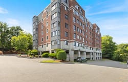 100 Ledgewood Dr, Stoneham, MA 02180
