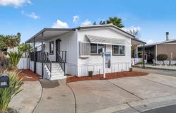 1218 E Cleveland Avenue, Madera, CA 93638