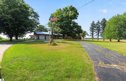 1629 N Warner Road, Sumner, MI 48889