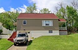 3194 Ridgeway Dr, South Park, PA 15129