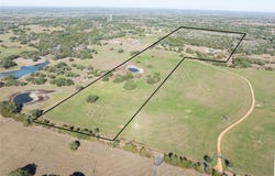 900 Schulze Rd, Schulenburg, TX 78949