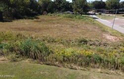 Salem Avenue, Holly Springs, MS 38635