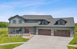 100 Coventry Ct, Clear Lake, IA 50428