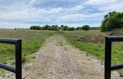 D390 Road, Dustin, OK 74839