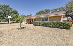 1520 W Crosby Street, Slaton, TX 79364