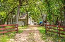 1055 Beech Crest, Columbus, TX 78950