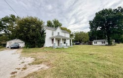 2629 E Division Street, Springfield, MO 65803