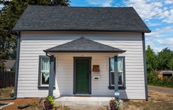 126 E MADISON Ave, CottageGrove, OR 97424