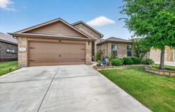 833 Rutherford Drive, Crowley, TX 76036