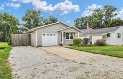 605 E Barker Street, Tuscola, IL 61953