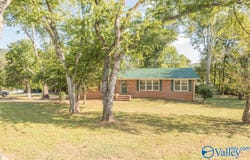 825 Watts Drive SE, Huntsville, AL 35801