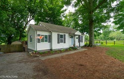 504 Sinking Springs Rd, Clinton, TN 37716