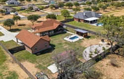 149 W Short Meadow Dr, Lytle, TX 78052