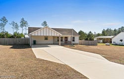561 Lakepointe Drive, Chipley, FL 32428