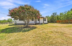 747 Chamberlin Rd, Dale, TX 78616