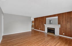 730 E CLARENDON St, Gladstone, OR 97027