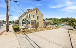 3376 Post Road, Warwick, RI 02886