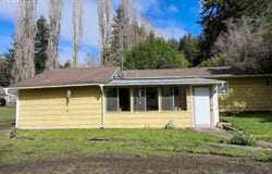 93514 UPPER LOOP Ln, CoosBay, OR 97420