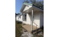 1049 S Hudson Avenue, Aurora, MO 65605