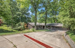 246 WINDWARD DRIVE, ELYRIA, OH 44035