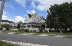1049 Maple Ave, Linwood, NJ 08221