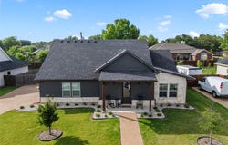 913 Day Star Drive, Hewitt, TX 76643